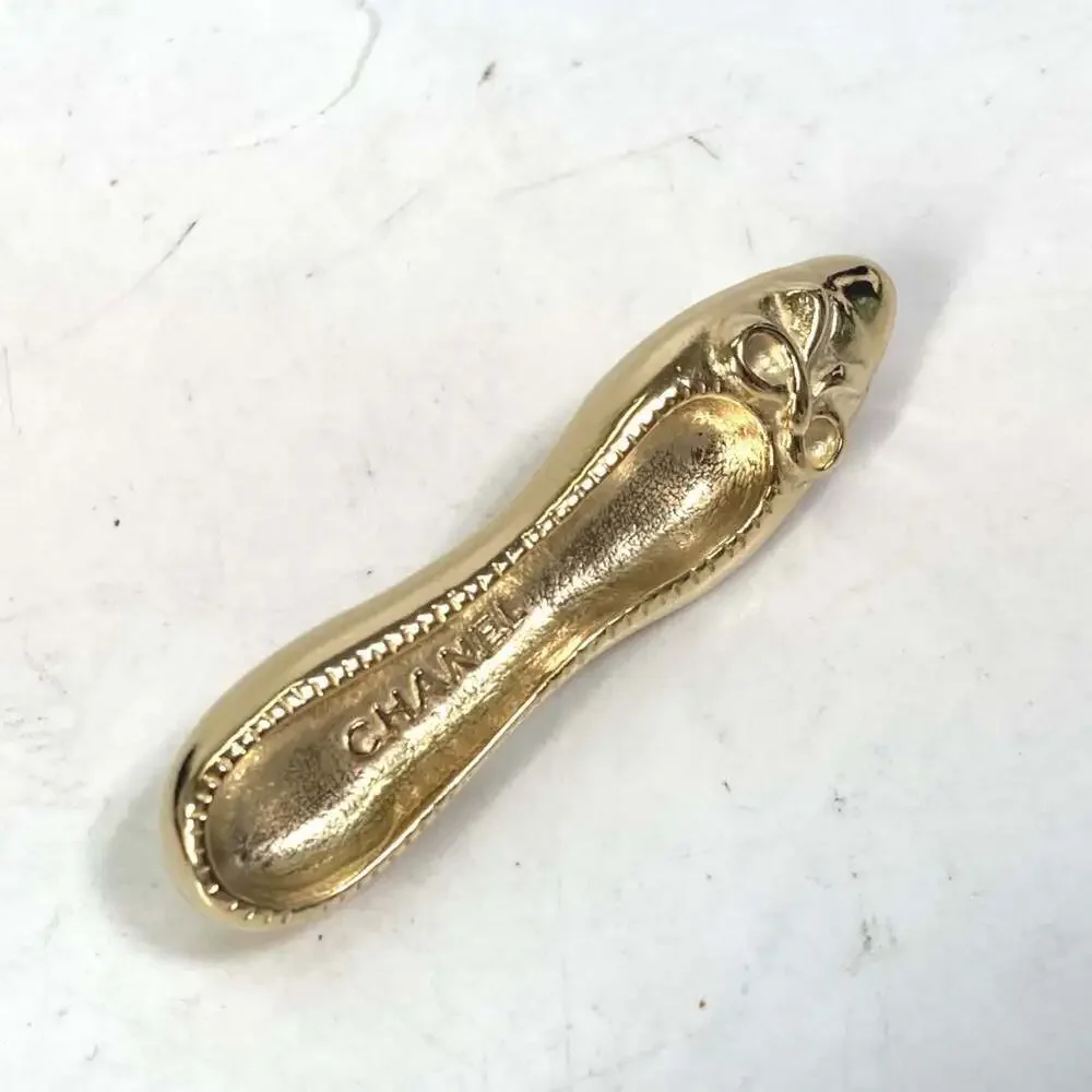 CHANEL Gold Brooch - Picture 6 of 11